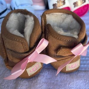 Pink Bow tan UGGS